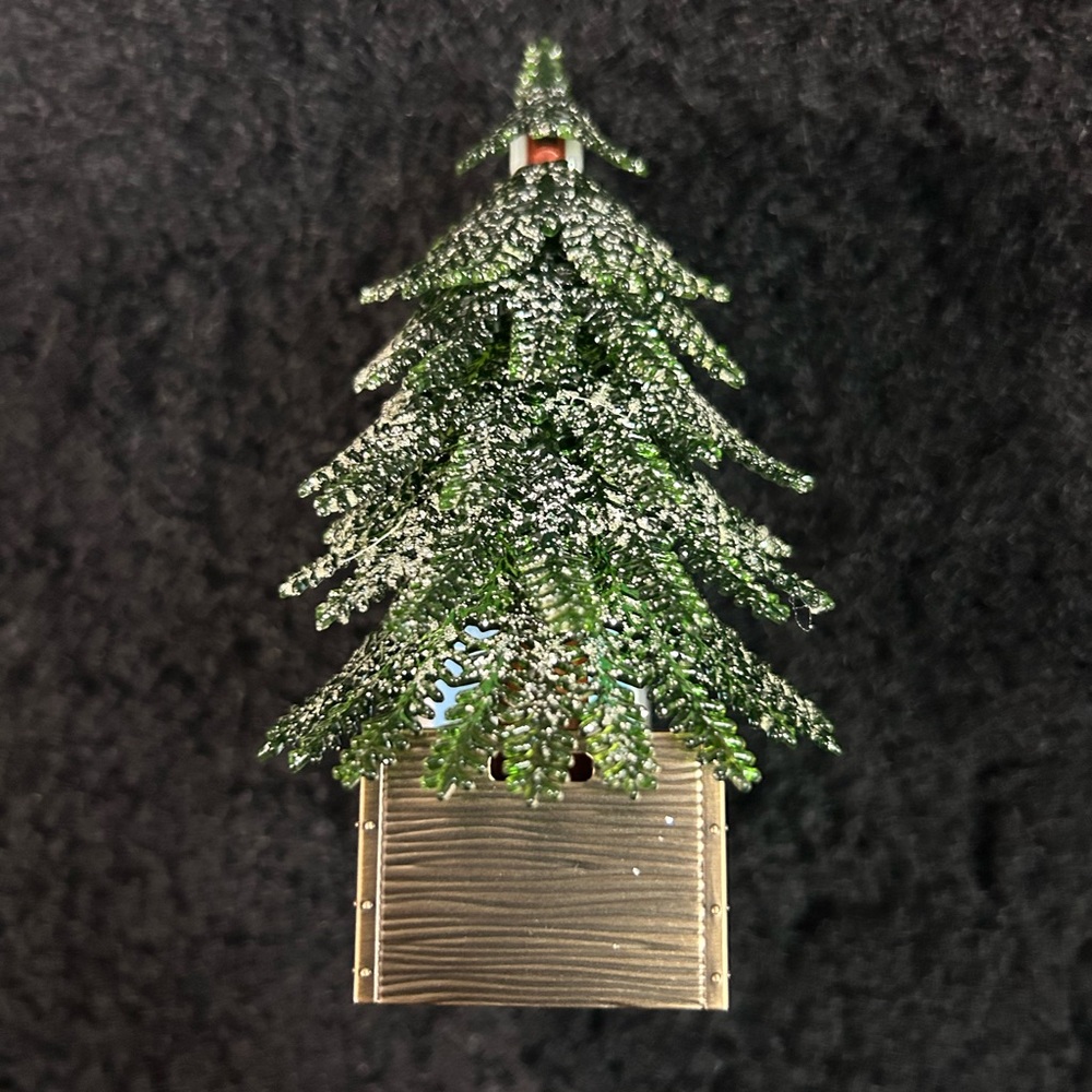 Bath & Body Works Christmas Pine Tree Nightlight Wallflowers Fragrance Plug Xmas